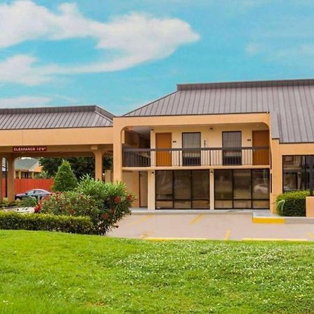 Oyo Hotel Baton Rouge Mid City ภายนอก รูปภาพ