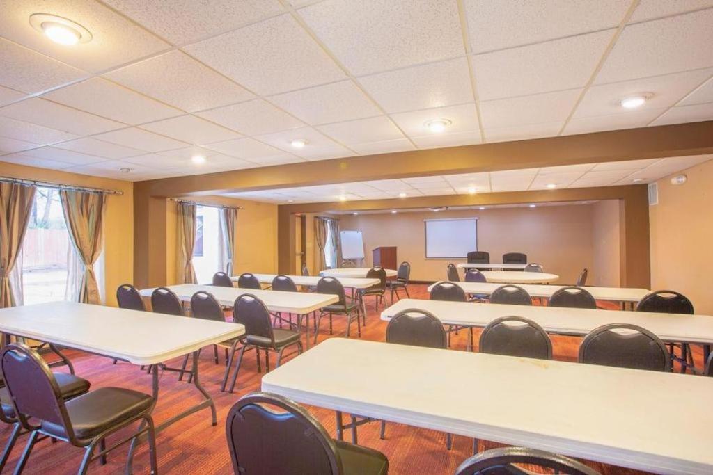 Oyo Hotel Baton Rouge Mid City ภายนอก รูปภาพ