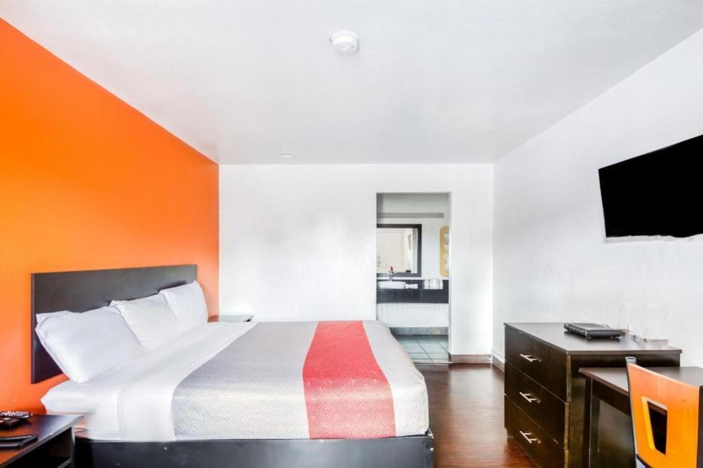 Oyo Hotel Baton Rouge Mid City ภายนอก รูปภาพ