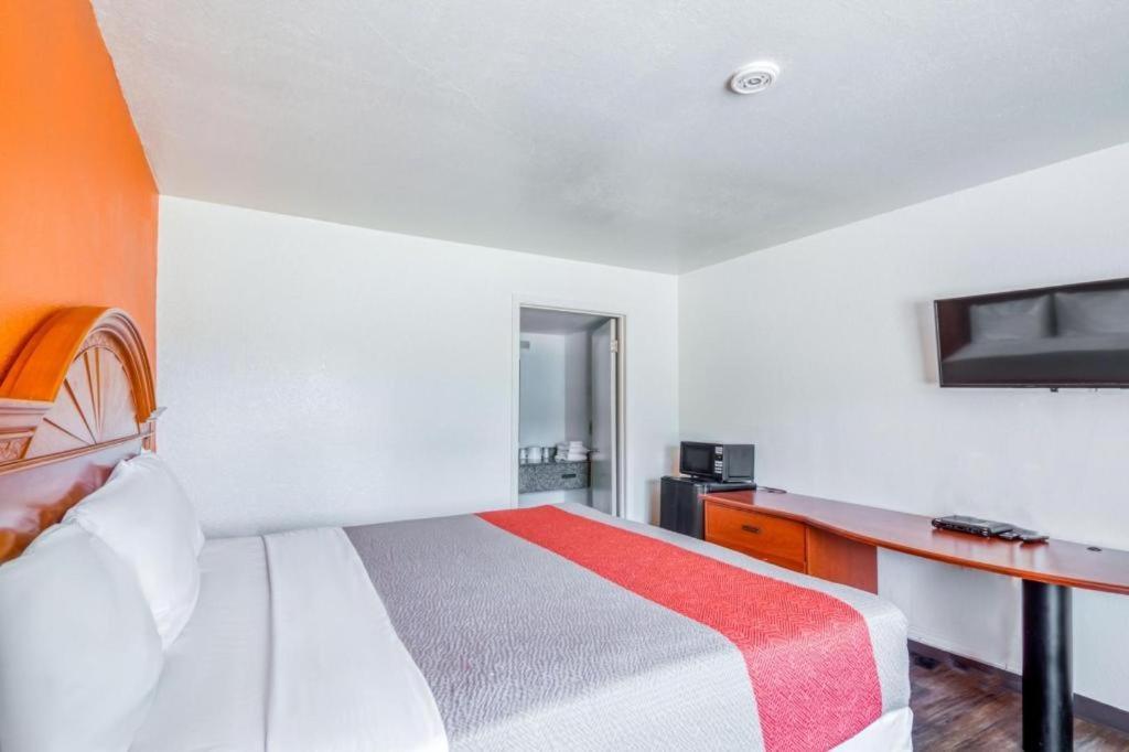 Oyo Hotel Baton Rouge Mid City ภายนอก รูปภาพ