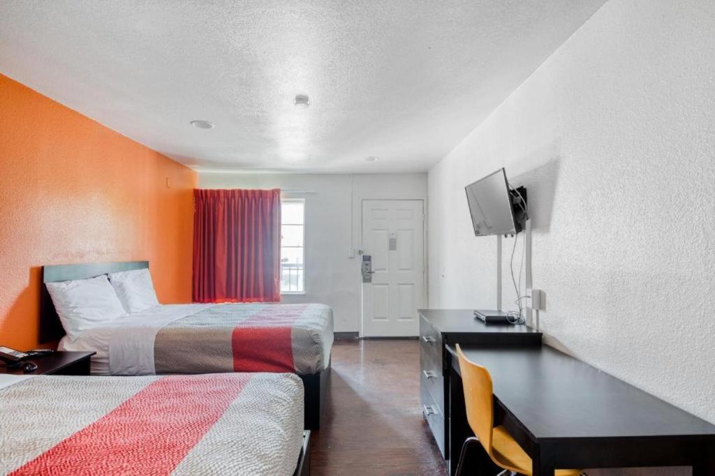 Oyo Hotel Baton Rouge Mid City ภายนอก รูปภาพ