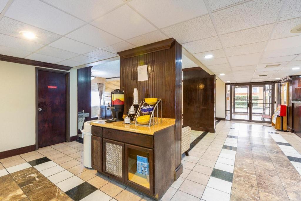 Oyo Hotel Baton Rouge Mid City ภายนอก รูปภาพ
